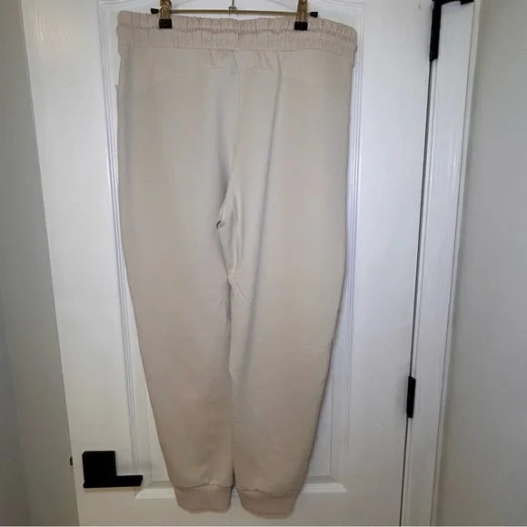 Old Navy Women’s Joggers Large Beige Cream Sweatpants NWT | Pull-On Lounge Pants - Picture 3 of 8